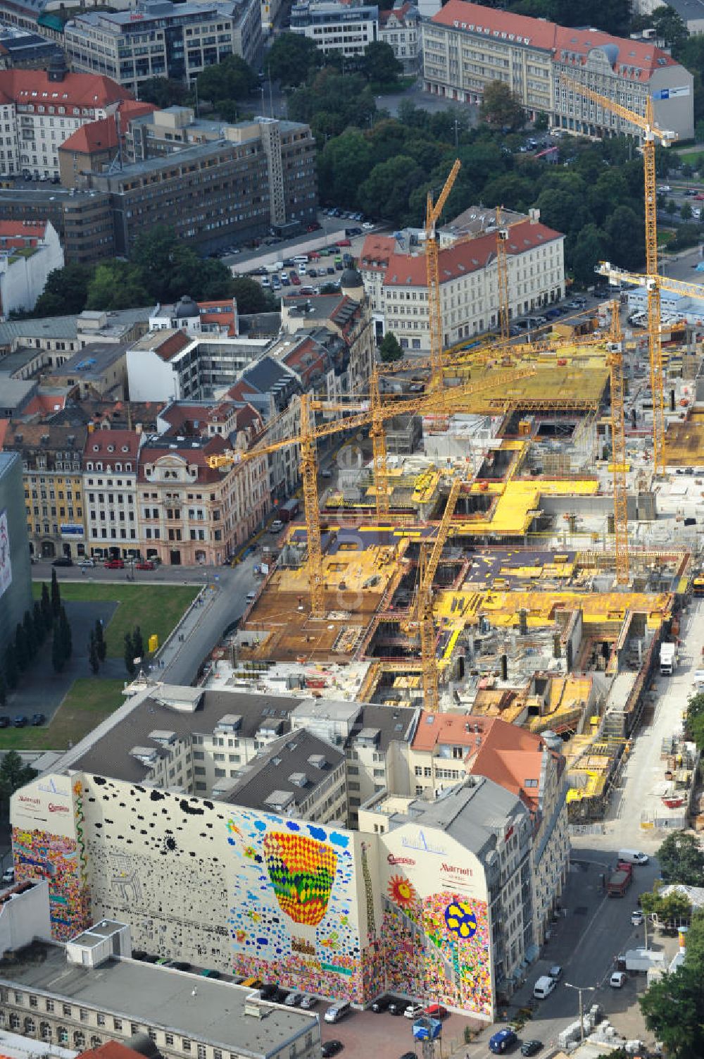 Leipzig von oben - Neubau des Shoppingcenters Höfe am Brühl am Richard-Wagner-Platz in Leipzig