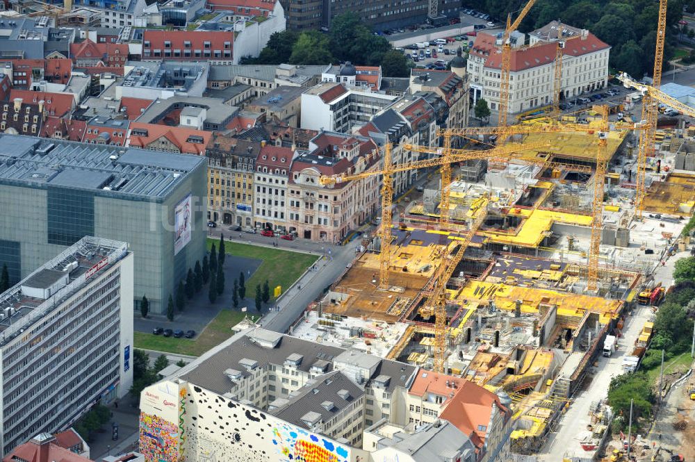 Leipzig aus der Vogelperspektive: Neubau des Shoppingcenters Höfe am Brühl am Richard-Wagner-Platz in Leipzig