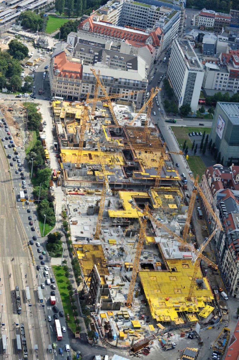 Leipzig von oben - Neubau des Shoppingcenters Höfe am Brühl am Richard-Wagner-Platz in Leipzig