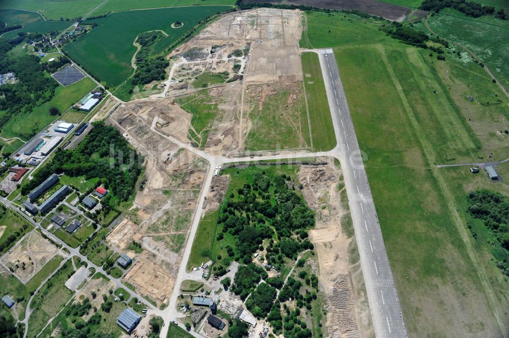 Tutow von oben - Neubau des Solarenergiepark am Flugplatz Tutow in Mecklenburg - Vorpommern