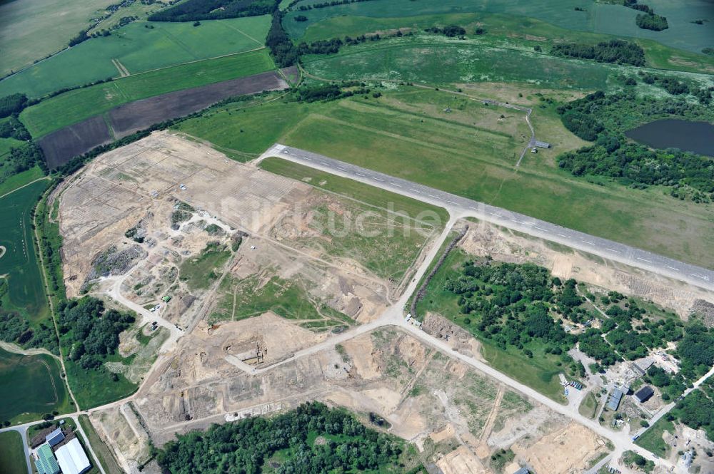 Luftbild Tutow - Neubau des Solarenergiepark am Flugplatz Tutow in Mecklenburg - Vorpommern