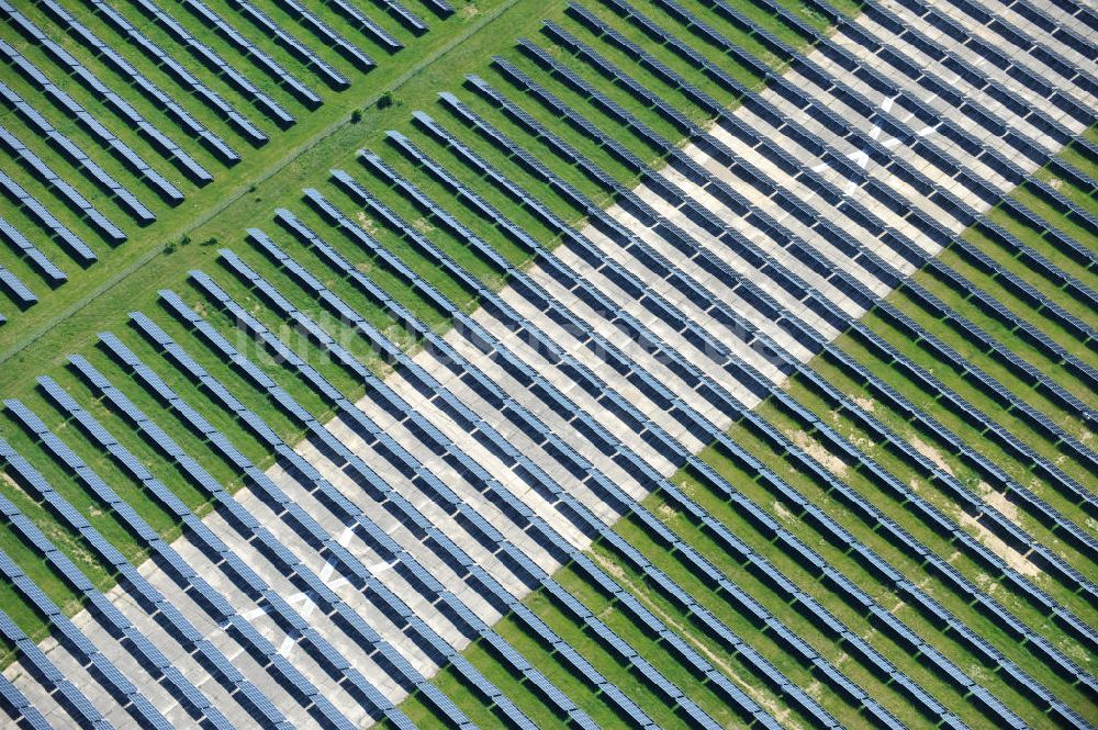 Tutow von oben - Neubau des Solarenergiepark am Flugplatz Tutow in Mecklenburg - Vorpommern