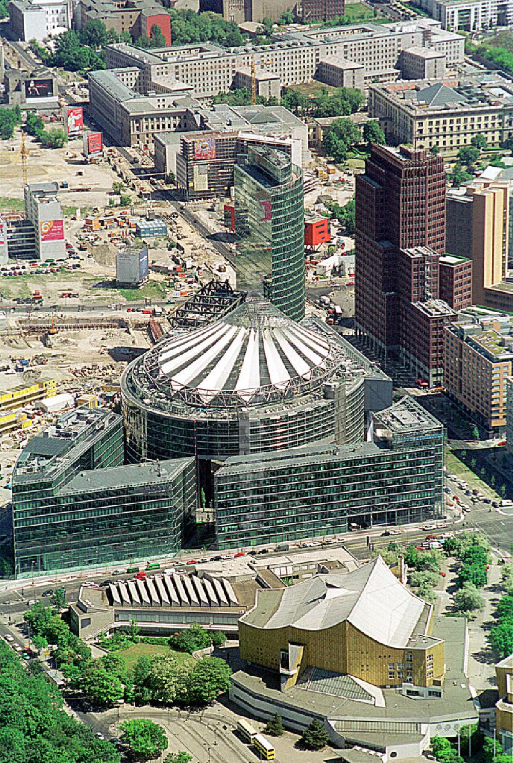 Luftaufnahme Berlin Mitte - Neubau des Sony - Center am Potsdamer Platz in Berlin-Mitte