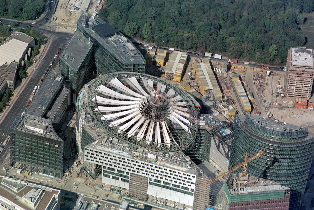 Luftaufnahme Berlin - Neubau des Sony - Center am Potsdamer Platz in Berlin-Mitte