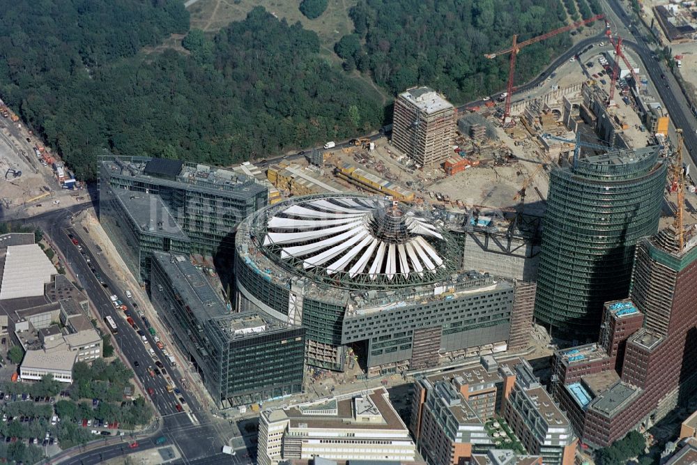 Berlin aus der Vogelperspektive: Neubau des Sony - Center am Potsdamer Platz in Berlin-Mitte