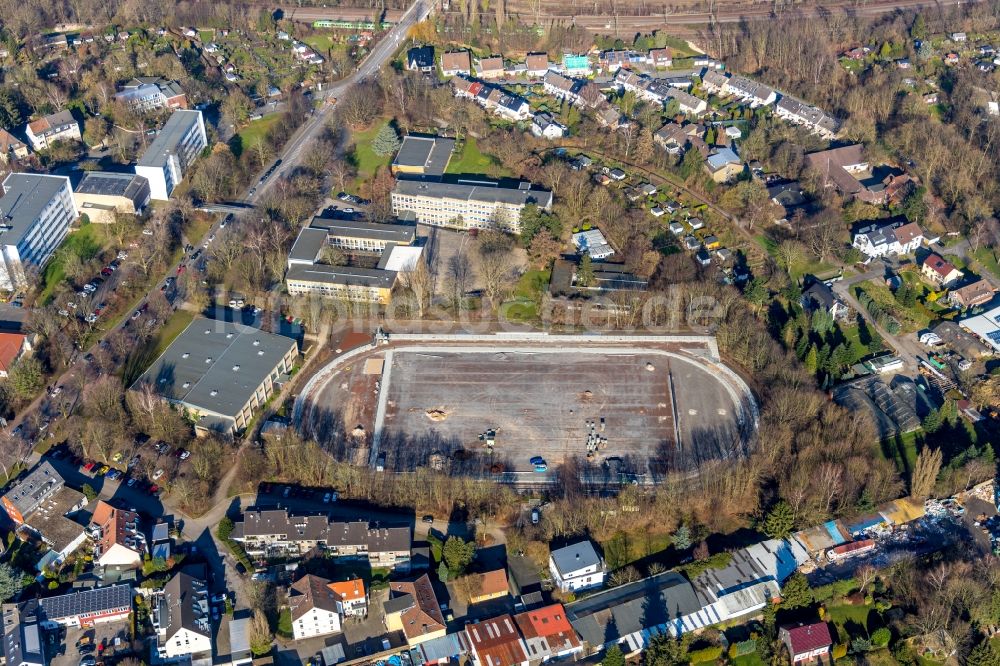 Bochum von oben - Neubau der Sportplatzanlagen bei der Annette-von-Droste-Hülshoff-Schule am Lohring im Ortsteil Innenstadt in Bochum im Bundesland Nordrhein-Westfalen, Deutschland