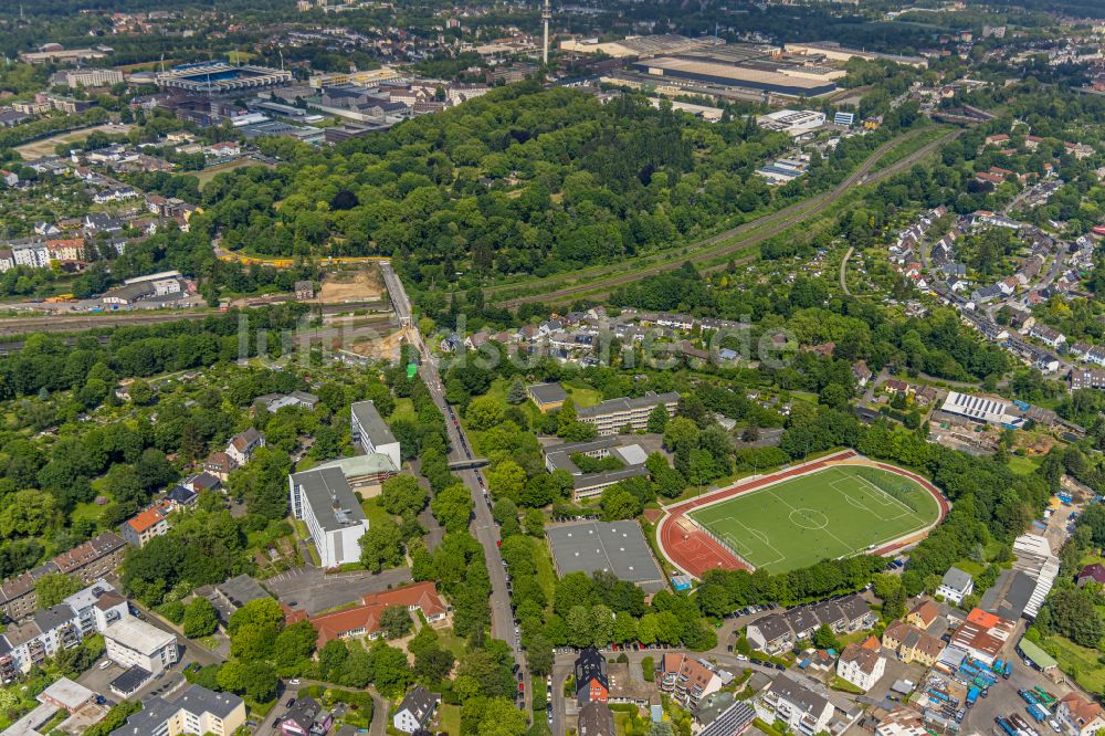 Luftaufnahme Bochum - Neubau der Sportplatzanlagen bei der Annette-von-Droste-Hülshoff-Schule am Lohring im Ortsteil Innenstadt in Bochum im Bundesland Nordrhein-Westfalen, Deutschland