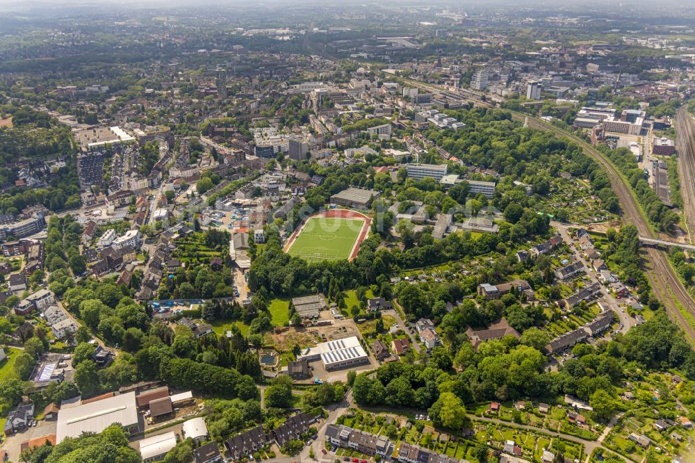 Luftbild Bochum - Neubau der Sportplatzanlagen bei der Annette-von-Droste-Hülshoff-Schule am Lohring im Ortsteil Innenstadt in Bochum im Bundesland Nordrhein-Westfalen, Deutschland