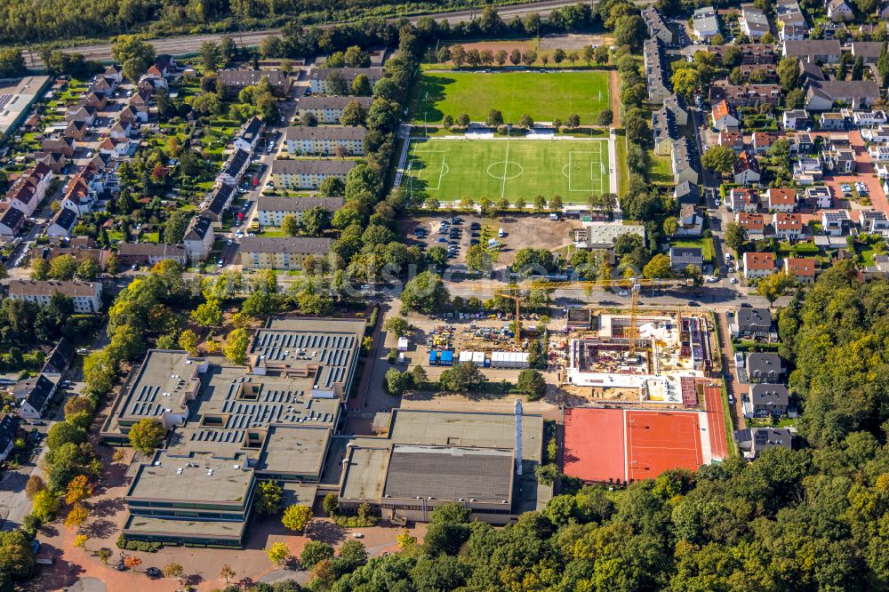 Duisburg von oben - Neubau der Sportplatzanlagen des GSG Duisburg 1919/28 e.V. in Duisburg im Bundesland Nordrhein-Westfalen, Deutschland