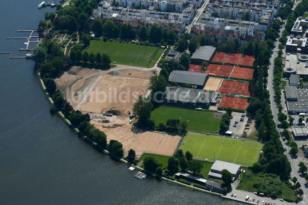 Luftbild Lübeck - Neubau der Sportplatzanlagen des Lübecker Ballspielverein Phoenix von 1903 e. V. in Lübeck im Bundesland Schleswig-Holstein, Deutschland