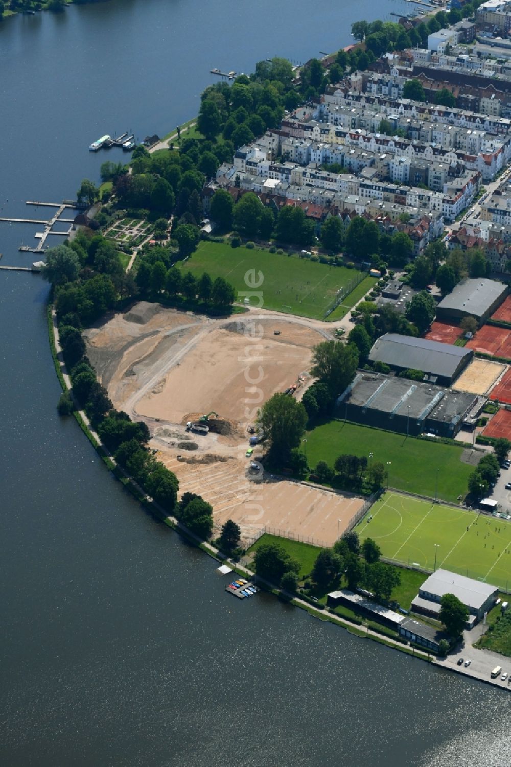 Luftaufnahme Lübeck - Neubau der Sportplatzanlagen des Lübecker Ballspielverein Phoenix von 1903 e. V. in Lübeck im Bundesland Schleswig-Holstein, Deutschland