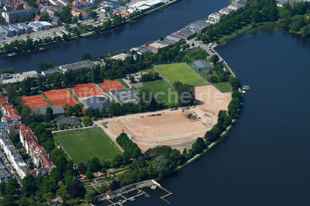 Luftbild Lübeck - Neubau der Sportplatzanlagen des Lübecker Ballspielverein Phoenix von 1903 e. V. in Lübeck im Bundesland Schleswig-Holstein, Deutschland