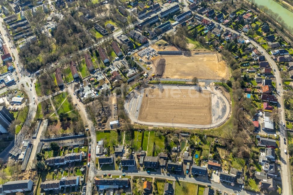 Voerde (Niederrhein) von oben - Neubau der Sportplatzanlagen der Sportvereinigung 08/29 Friedrichsfeld e.V. Am Tannenbusch in Voerde (Niederrhein) im Bundesland Nordrhein-Westfalen, Deutschland