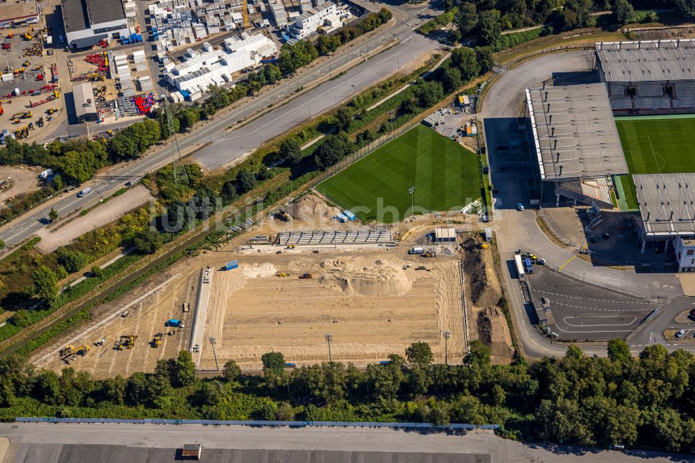 Luftbild Essen - Neubau der Sportplatzanlagen eines Trainingsplatzes am RWE - Rot-Weiß Stadion an der Hafenstraße in Essen im Bundesland Nordrhein-Westfalen, Deutschland