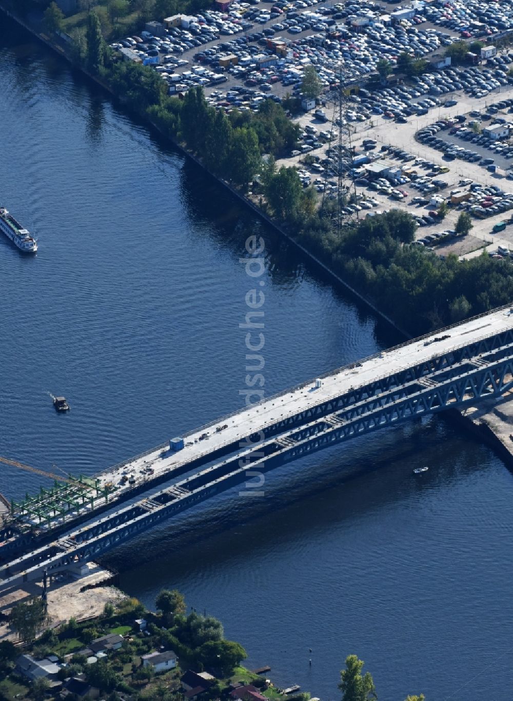 Berlin von oben - Neubau der Spreebrücke als Teil der Süd-Ost-Verbindung (SOV) im Raum Schöneweide in Berlin