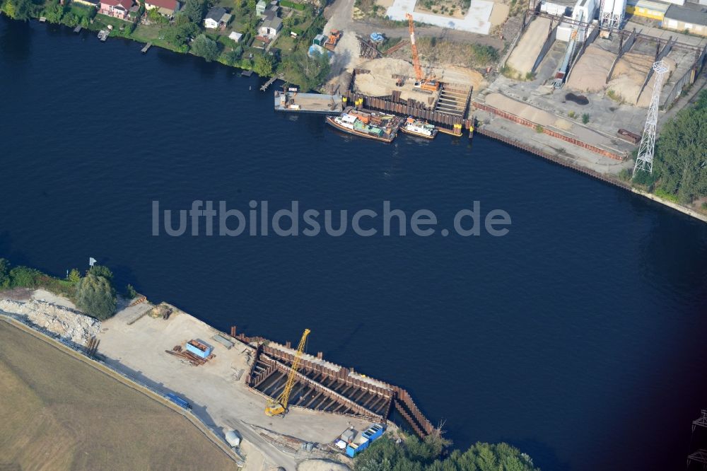 Berlin von oben - Neubau der Spreebrücke „ Minna Todenhagen Brücke „ im Zuge der Süd-Ost-Verbindung ( SOV ) in Berlin Schöneweide