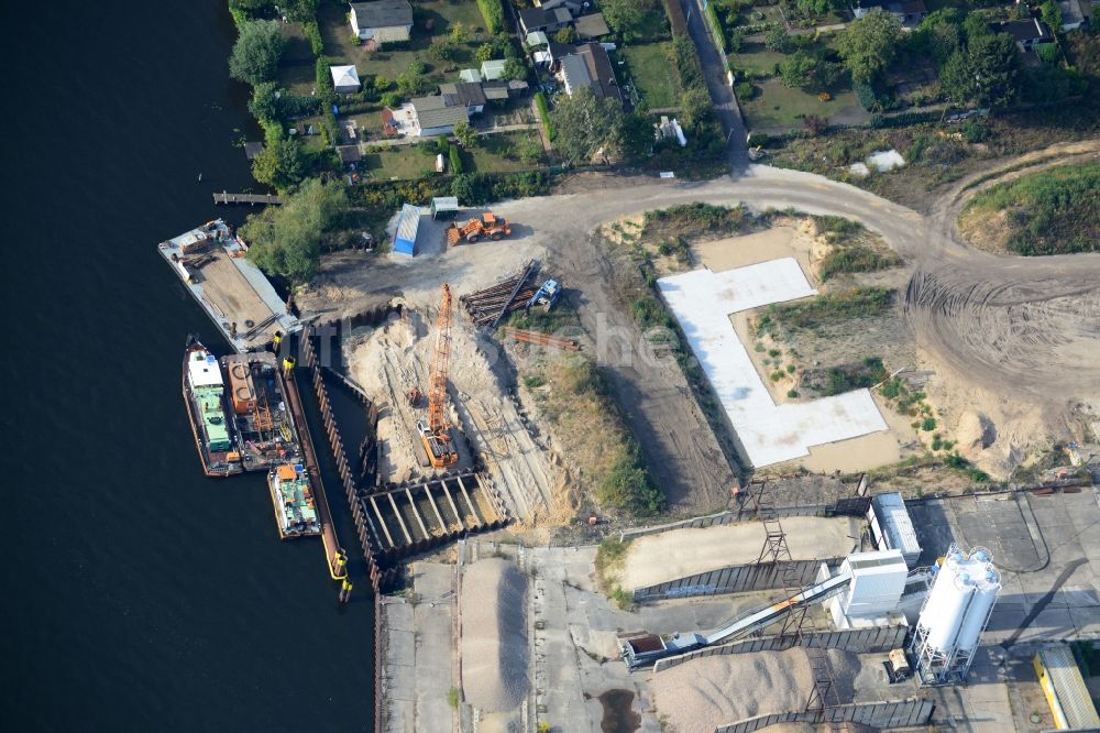 Berlin von oben - Neubau der Spreebrücke „ Minna Todenhagen Brücke „ im Zuge der Süd-Ost-Verbindung ( SOV ) in Berlin Schöneweide