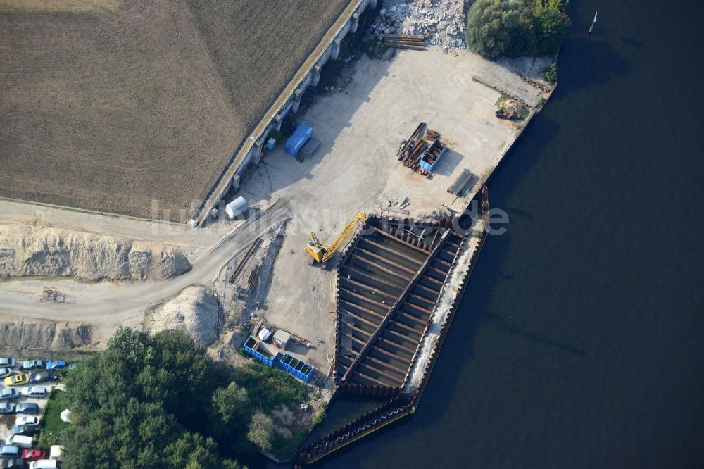 Berlin aus der Vogelperspektive: Neubau der Spreebrücke „ Minna Todenhagen Brücke „ im Zuge der Süd-Ost-Verbindung ( SOV ) in Berlin Schöneweide