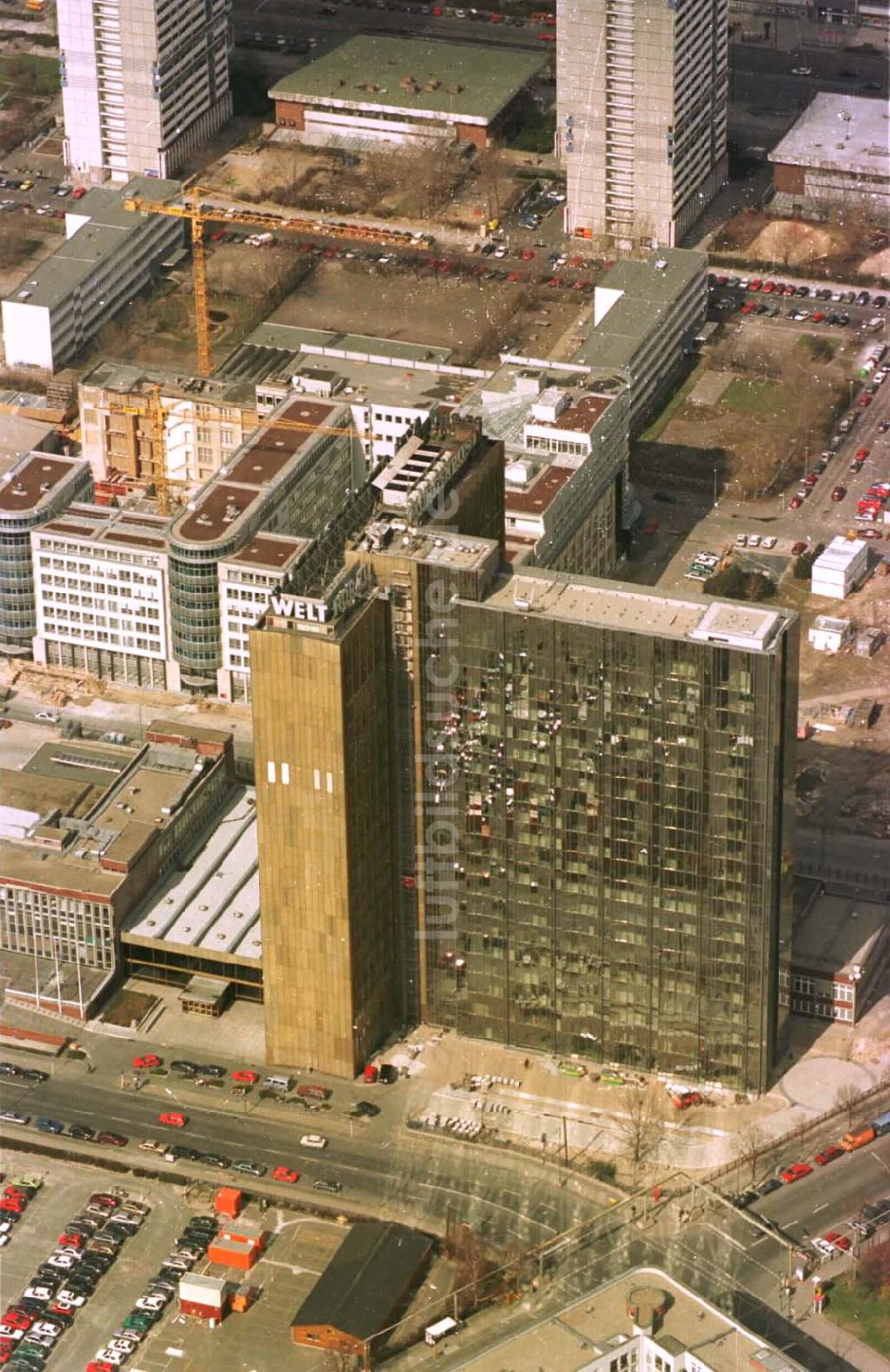 Berlin von oben - 26.03.95 Neubau Springer-Hochhaus, Kochstraße