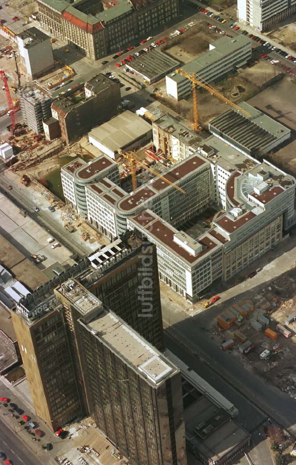 Berlin aus der Vogelperspektive: 26.03.95 Neubau Springer-Hochhaus, Kochstraße