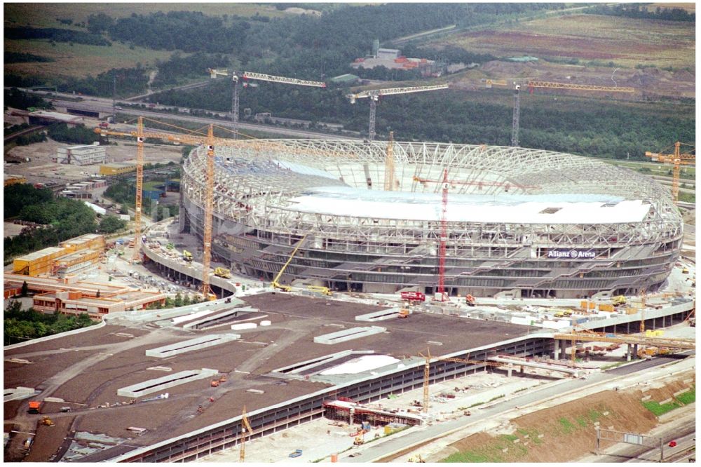 Luftaufnahme München - Neubau des Stadion Allianz Arena in München im Bundesland Bayern, Deutschland