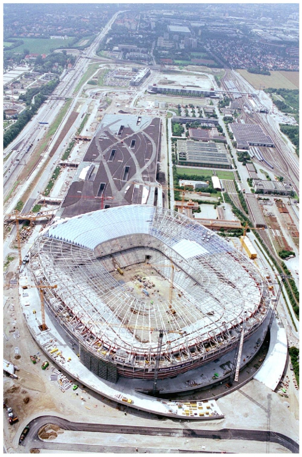 Luftbild München - Neubau des Stadion Allianz Arena in München im Bundesland Bayern, Deutschland