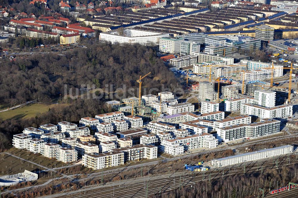 München von oben - Neubau Stadtquartier Am Hirschgarten in München / Neuhausen im Bundesland Bayern