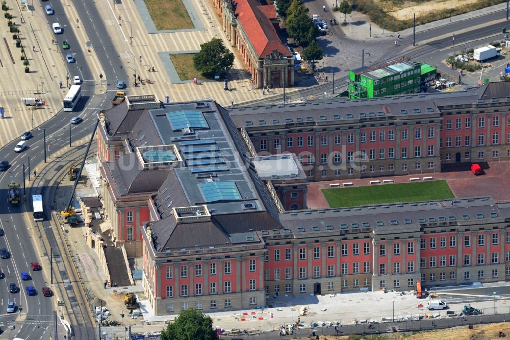 Potsdam aus der Vogelperspektive: Neubau des Stadtschloß und Brandenburger Landtag in Potsdam im Bundesland Brandenburg