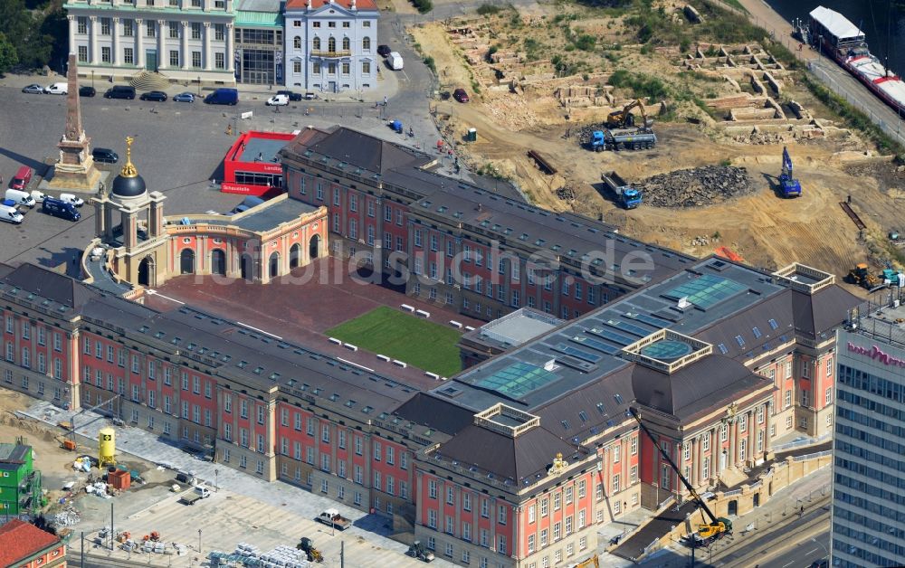 Potsdam aus der Vogelperspektive: Neubau des Stadtschloß und Brandenburger Landtag in Potsdam im Bundesland Brandenburg