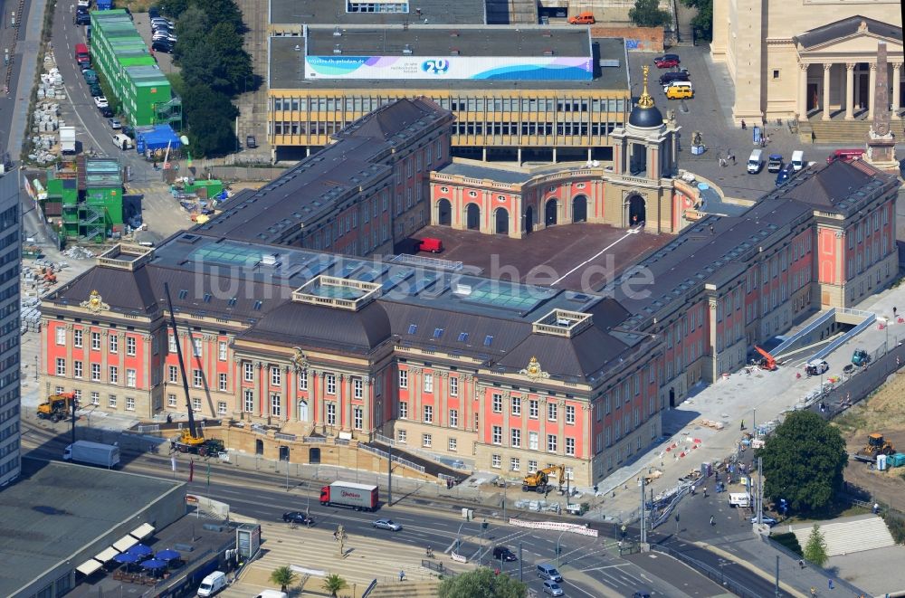 Luftaufnahme Potsdam - Neubau des Stadtschloß und Brandenburger Landtag in Potsdam im Bundesland Brandenburg