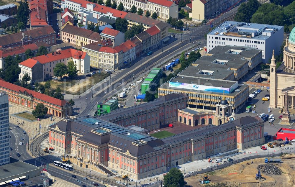 Potsdam aus der Vogelperspektive: Neubau des Stadtschloß und Brandenburger Landtag in Potsdam im Bundesland Brandenburg