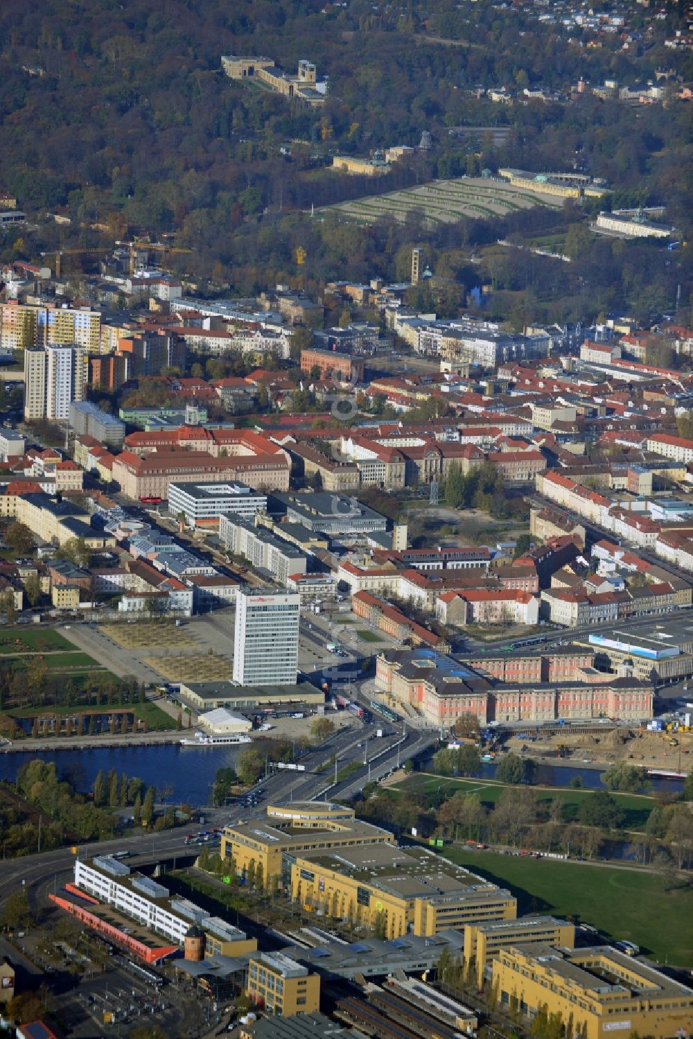 Potsdam aus der Vogelperspektive: Neubau des Stadtschloß und Brandenburger Landtag in Potsdam im Bundesland Brandenburg