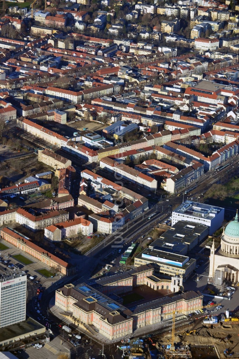 Potsdam aus der Vogelperspektive: Neubau des Stadtschloß und Brandenburger Landtag in Potsdam im Bundesland Brandenburg