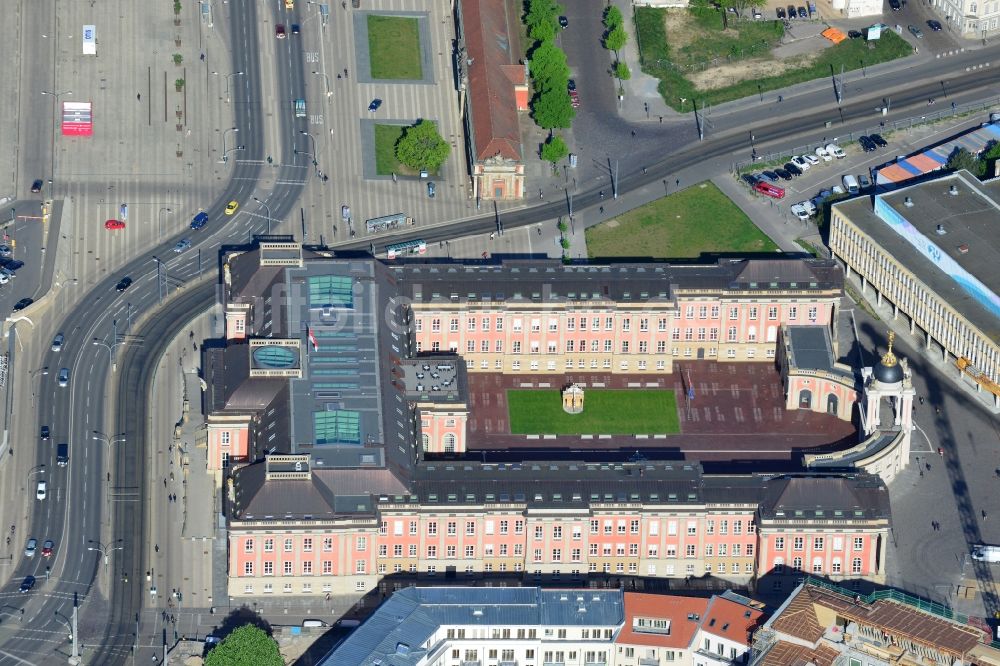 Luftbild Potsdam - Neubau des Stadtschloß und Brandenburger Landtag in Potsdam im Bundesland Brandenburg