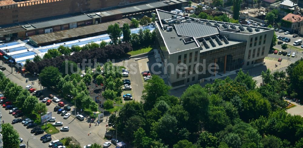 Bukarest von oben - Neubau der Stadtverwaltung Primaria Sectorului am Stadtpark Parcul Obor im Stadtzentrum der Hauptstadt Bukarest in Rumänien