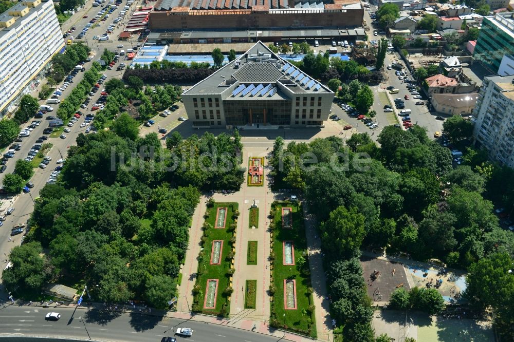 Bukarest von oben - Neubau der Stadtverwaltung Primaria Sectorului am Stadtpark Parcul Obor im Stadtzentrum der Hauptstadt Bukarest in Rumänien