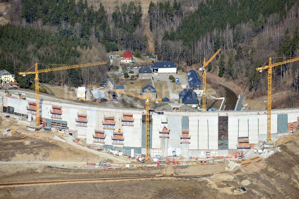 Klingenberg von oben - Neubau der Staumauer der Talsperre Wasserkraftwerk Klingenberg in Klingenberg im Bundesland Sachsen, Deutschland