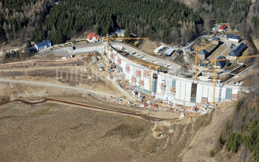 Klingenberg aus der Vogelperspektive: Neubau der Staumauer der Talsperre Wasserkraftwerk Klingenberg in Klingenberg im Bundesland Sachsen, Deutschland