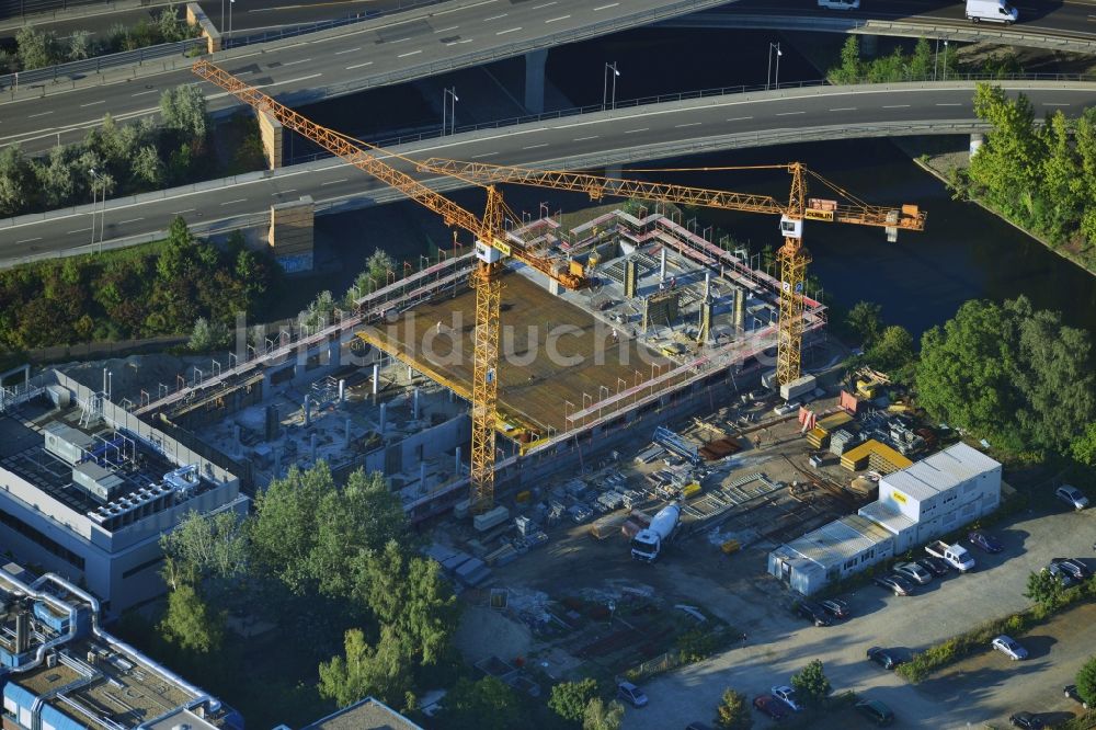 Berlin Neukölln von oben - Neubau einer Sterilisationsfertigung auf dem Werksgelände der BIOTRONIK SE & Co. KG an der Woermannkehre in Berlin Neukölln