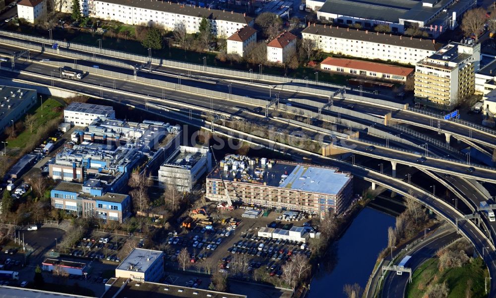 Berlin von oben - Neubau einer Sterilisationsfertigung auf dem Werksgelände der BIOTRONIK SE & Co. KG an der Woermannkehre in Berlin Neukölln