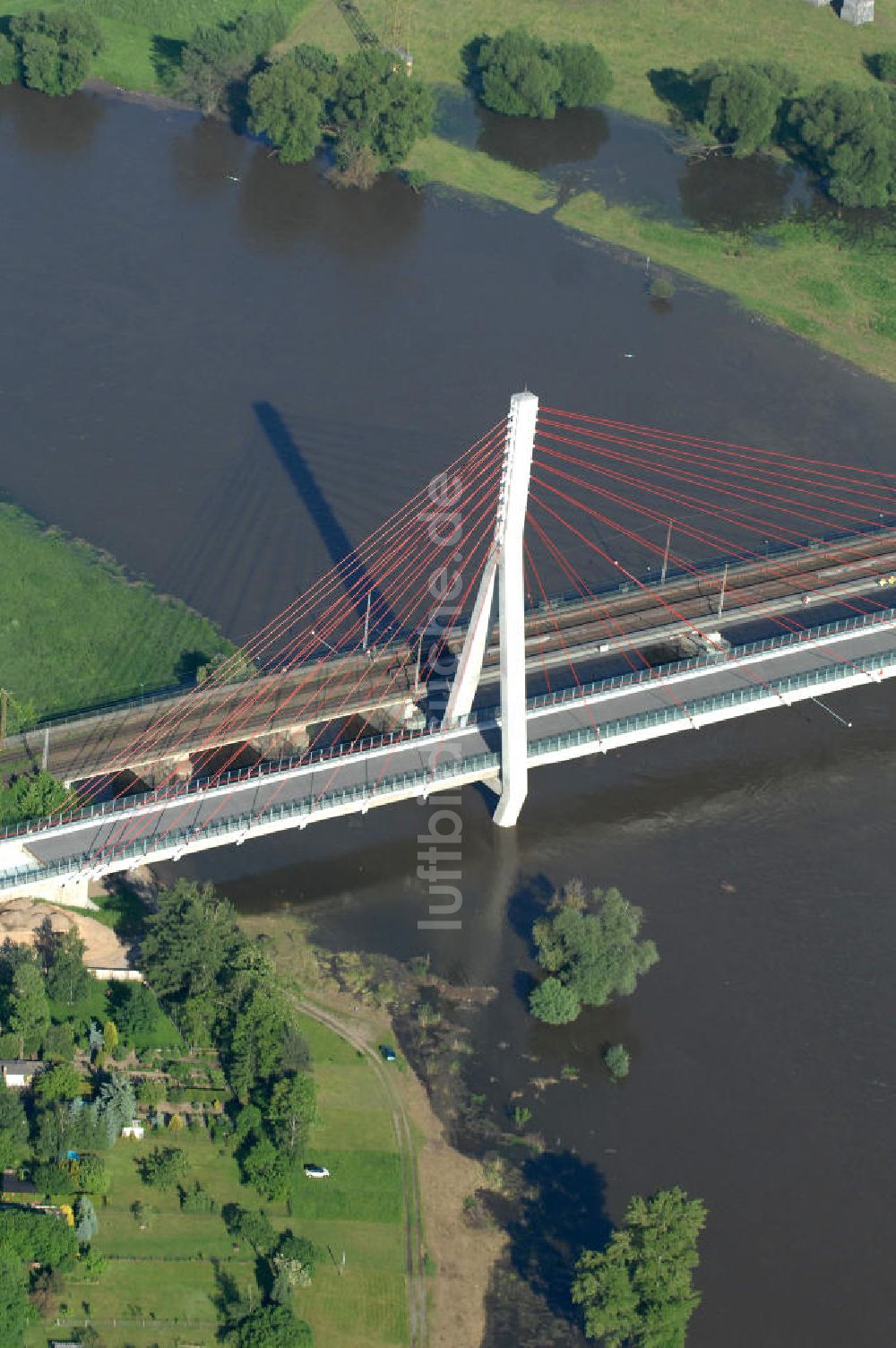 Luftaufnahme NIEDERWARTHA - Neubau der Straßenbrücke Niederwartha über die Elbe