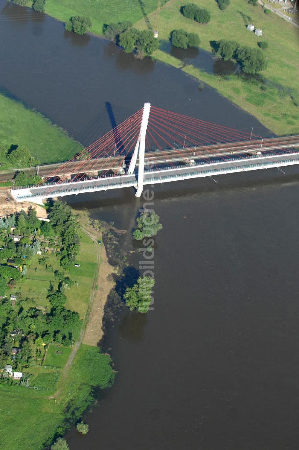 NIEDERWARTHA von oben - Neubau der Straßenbrücke Niederwartha über die Elbe