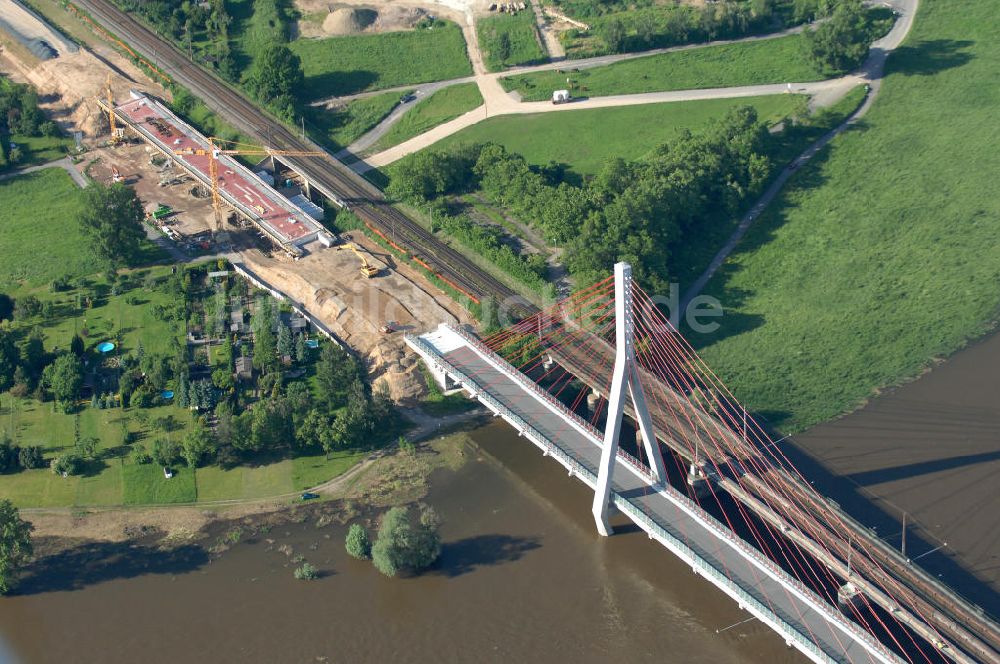 NIEDERWARTHA aus der Vogelperspektive: Neubau der Straßenbrücke Niederwartha über die Elbe