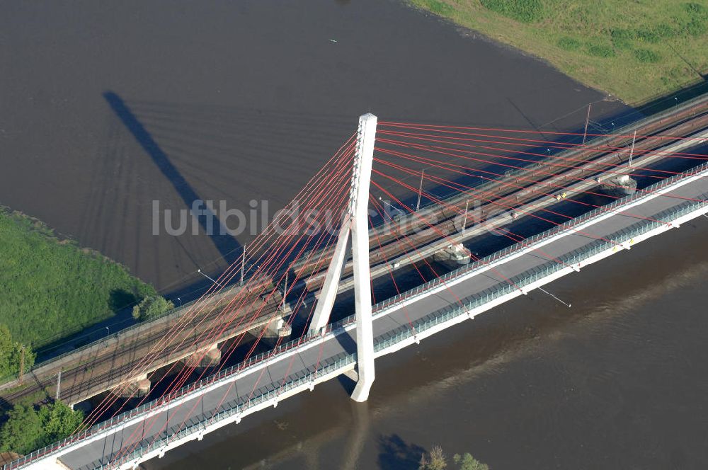 Luftaufnahme NIEDERWARTHA - Neubau der Straßenbrücke Niederwartha über die Elbe