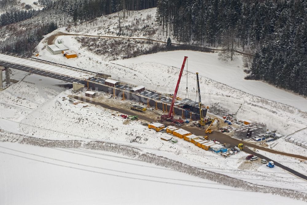 Bestwig aus der Vogelperspektive: Neubau der Talbrücke Nuttlar der BAB Bundesautobahn A46 bei Bestwig in Nordrhein-Westfalen