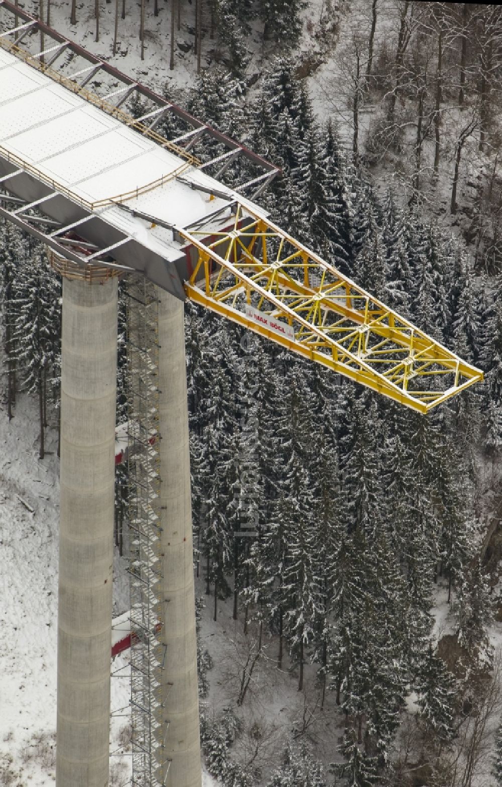 Bestwig von oben - Neubau der Talbrücke Nuttlar der BAB Bundesautobahn A46 bei Bestwig in Nordrhein-Westfalen