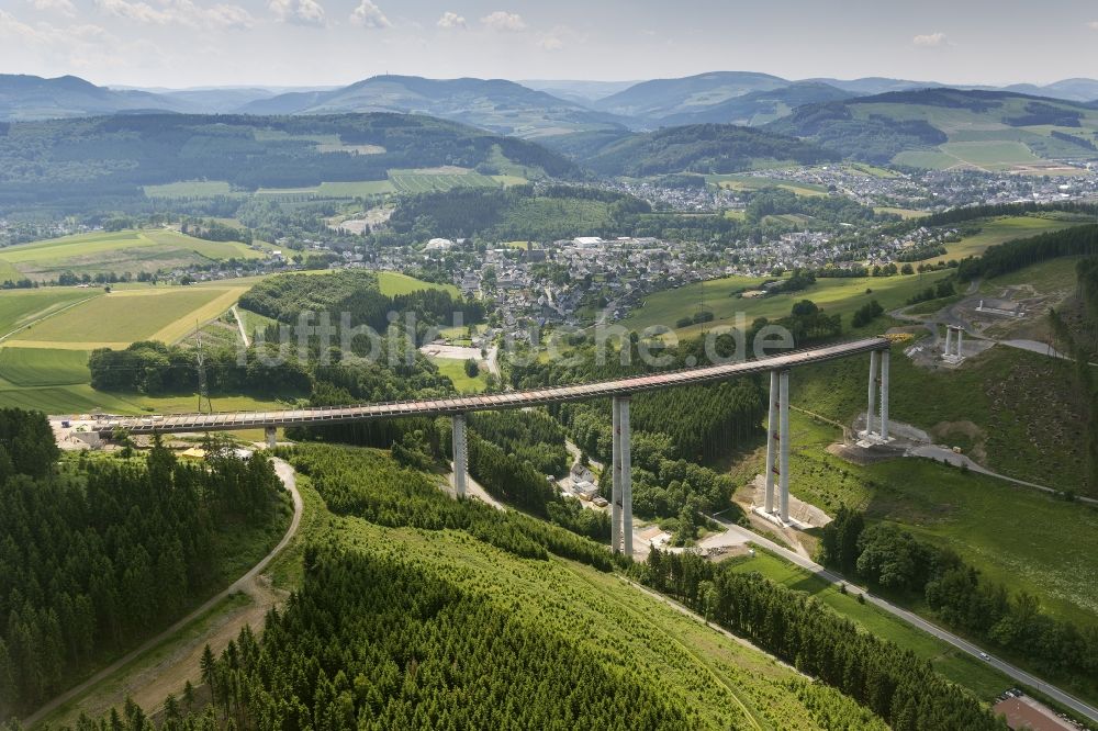 Luftbild Bestwig - Neubau der Talbrücke Nuttlar der BAB Bundesautobahn A46 bei Bestwig in Nordrhein-Westfalen