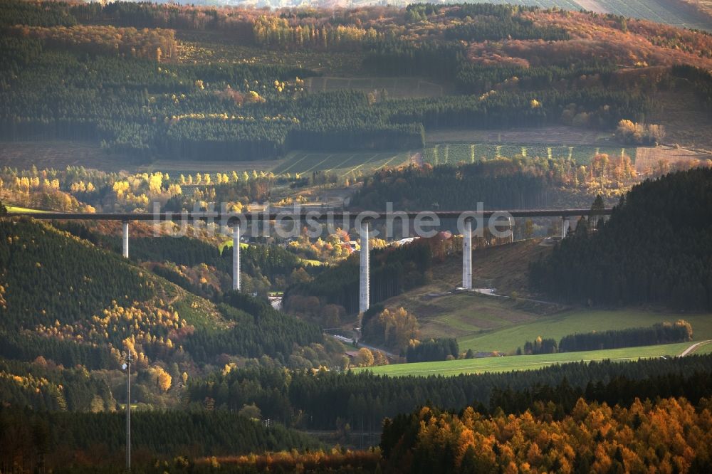 Bestwig von oben - Neubau der Talbrücke Nuttlar der BAB Bundesautobahn A46 bei Bestwig in Nordrhein-Westfalen