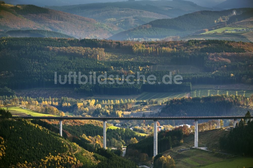 Luftbild Bestwig - Neubau der Talbrücke Nuttlar der BAB Bundesautobahn A46 bei Bestwig in Nordrhein-Westfalen