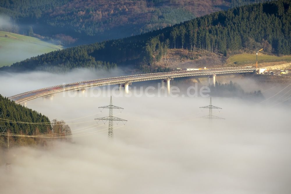 Rüthen aus der Vogelperspektive: Neubau der Talbrücke Nuttlar der BAB Bundesautobahn A46 bei Bestwig in Nordrhein-Westfalen